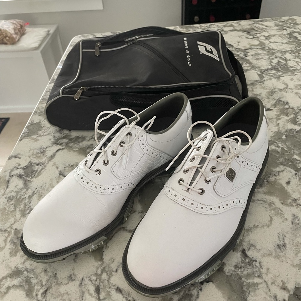 FootJoy men’s size 9 golf shoes